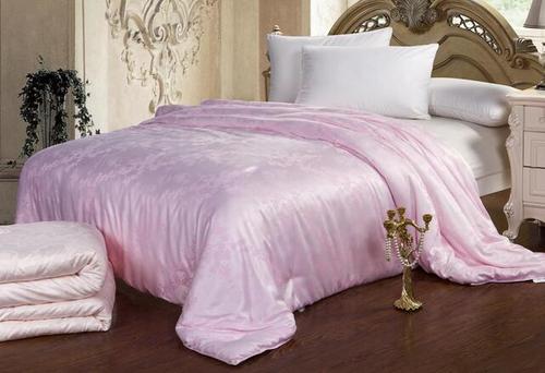 蠶絲被起毛球應該怎么洗?這些方法要知道