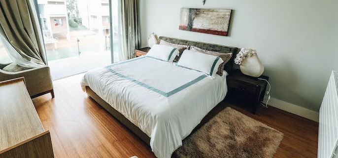 揭秘蠶絲被的護(hù)理:曬與不曬的科學(xué)之道